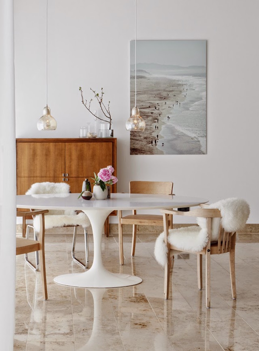 15 Astounding Oval Dining Tables for Your Modern Dining Room