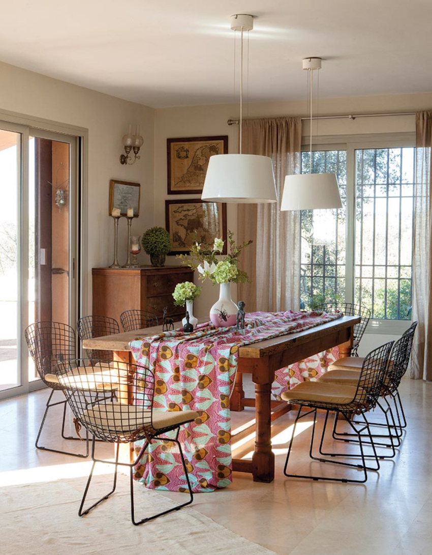 10 Amazing Tips to Make Dining Rooms More Inviting ➤ Discover the season's newest designs and inspirations. Visit us at www.moderndiningtables.net #diningtables #homedecorideas #diningroomideas @ModDiningTables