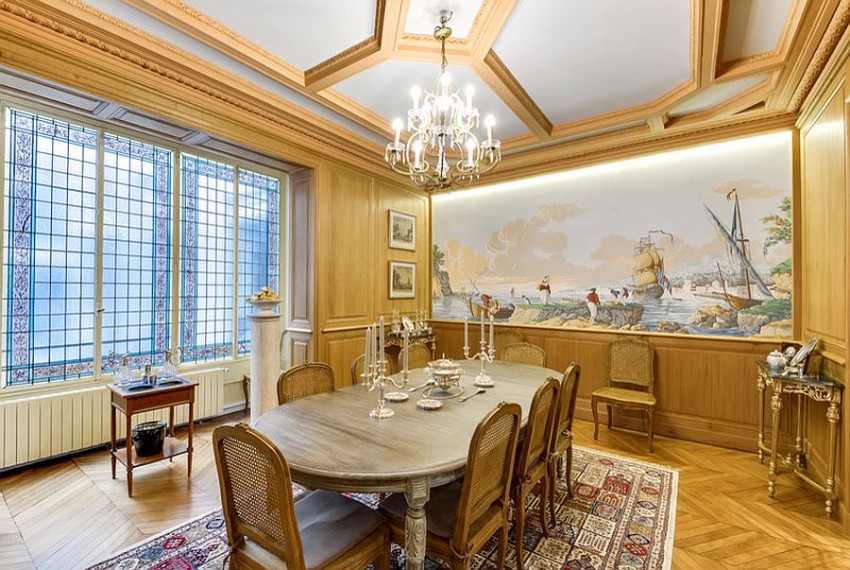 gold-never-disappoints-in-the-glitzy-victorian-dining-space