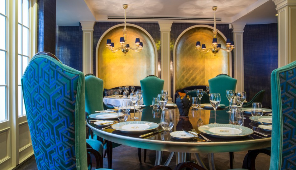 15 Dining Room Ideas By Top Interior Designers From England | www.bocadolobo.com #interiordesigner #topinteriordesigners #diningroom #diningarea #diningdesign #thediningroom #luxuriousdiningroom @moderndiningtables