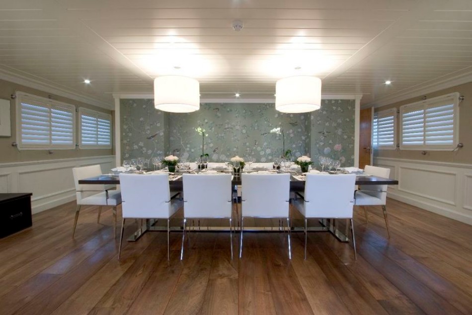 5 Dining Room Ideas By Peter Mikic To Get Inspired | www.bocadolobo.com #interiordesign #interiors #petermikic #top100interiordesigners #luxurydesign #luxuryhouses #moderndiningtables #diningtable #diningroom @moderndiningtables