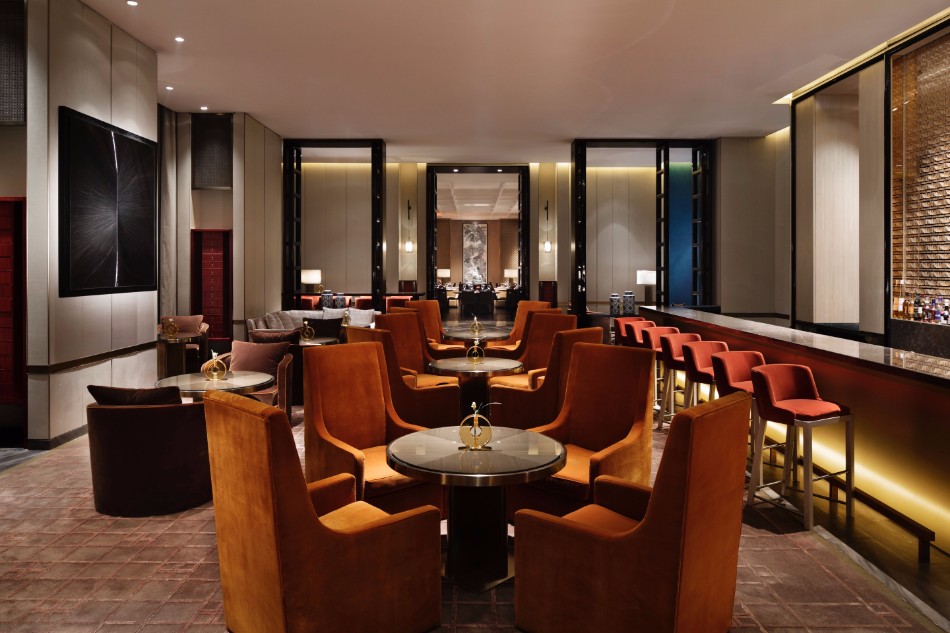 Luxury Hotels the Most Amazing Dining Areas Designed by Yabu Pushelberg | www.bocadolobo.com #luxury #luxurybrands #luxurious #moderndningtables #diningroom #thediningroom #diningarea #diningspace #diningtable #interiordesigners #interiordesign #topinteriordesigners #famousinteriordesigners #famousinteriordesigners @moderndiningtables