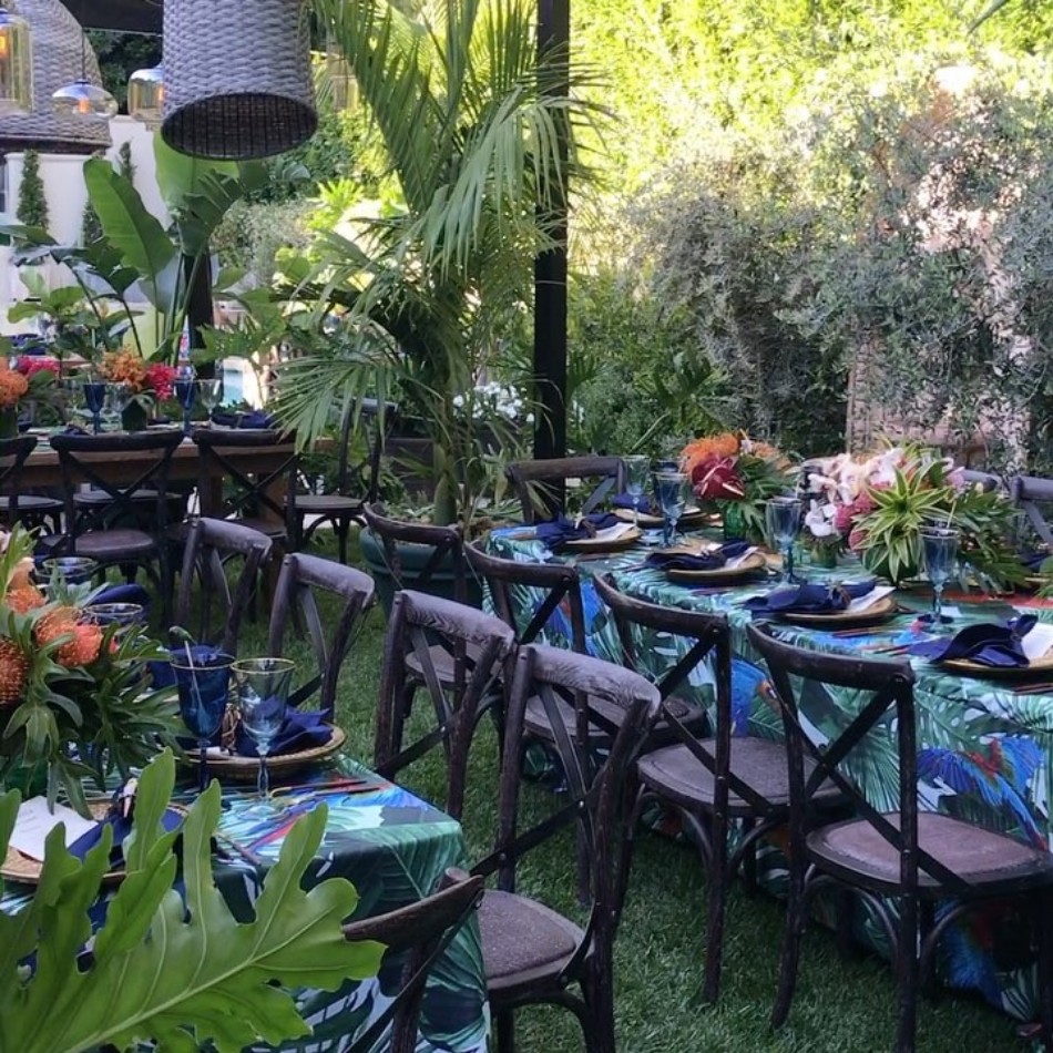 Sofia Vergara Turned Her Backyard Into A Sophisticated Dinner Party | www.bocadolobo.com #sofiavergara #diningroom #thediningroom #outdoordinner #moderndiningtable @moderndiningtables