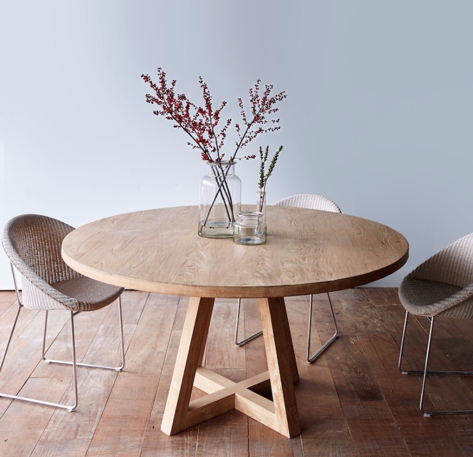 The Best Ideas To Decorate Your Dining Table | www.bocadolobo.com #diningtable #diningroom #thediningroom #diningarea #diningchairs #moderndiningchairs #interiordesign #tabledecor #decoration #roomdesign #interiordesigners @moderndiningtables