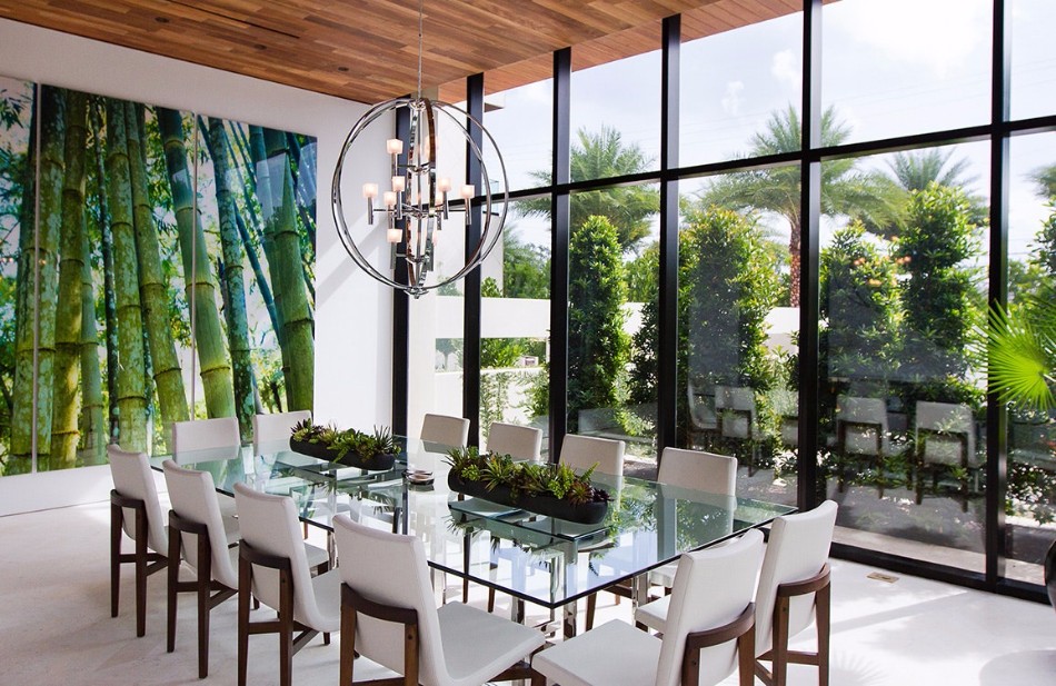 10 Beautiful Glass Dining Tables (Part II) | www.bocadolobo.com #glass #moderndiningtables #exclusivedesign #diningroom #thediningroom #diningarea #diningareadesign #luxurybrands @moderndiningtables