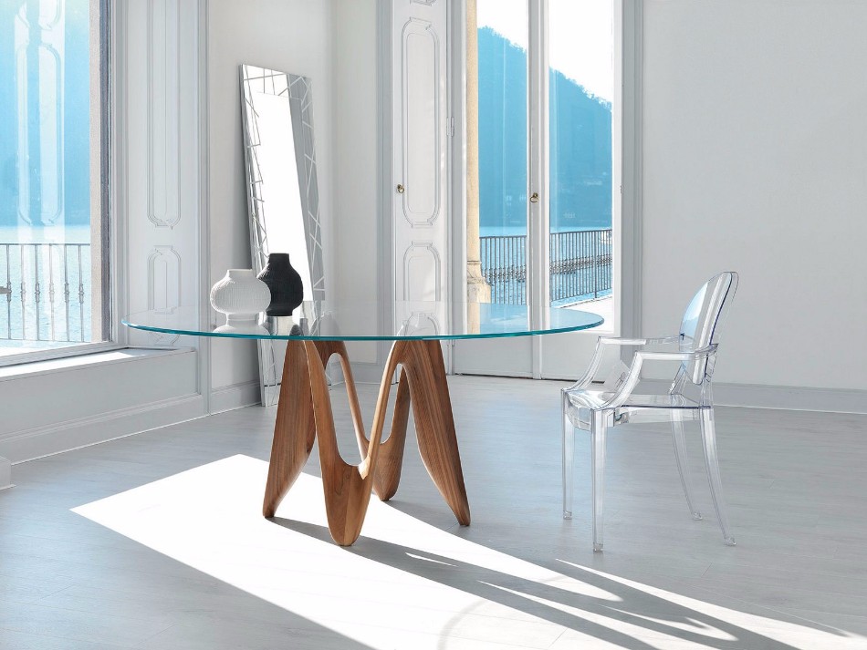 10 Beautiful Glass Dining Tables (Part II) | www.bocadolobo.com #glass #moderndiningtables #exclusivedesign #diningroom #thediningroom #diningarea #diningareadesign #luxurybrands @moderndiningtables