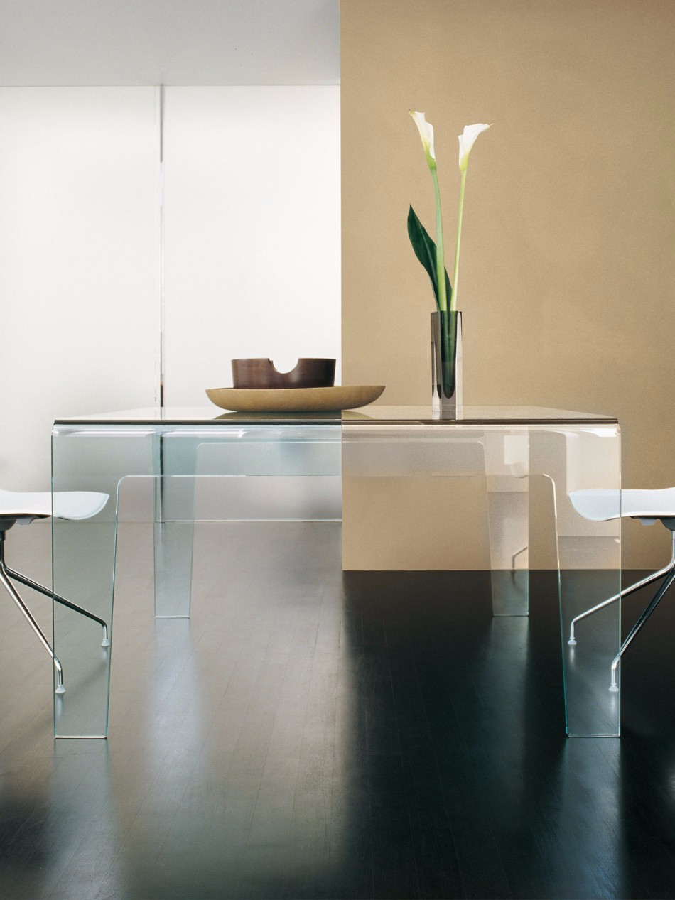 10 Glass Dining Tables | www.bocadolobo.com #glasstables #diningtables #diningroom #thediningroom #diningarea #diningareadesign #luxuryinteriors #luxurybrands #luxury #glass @moderndiningtables