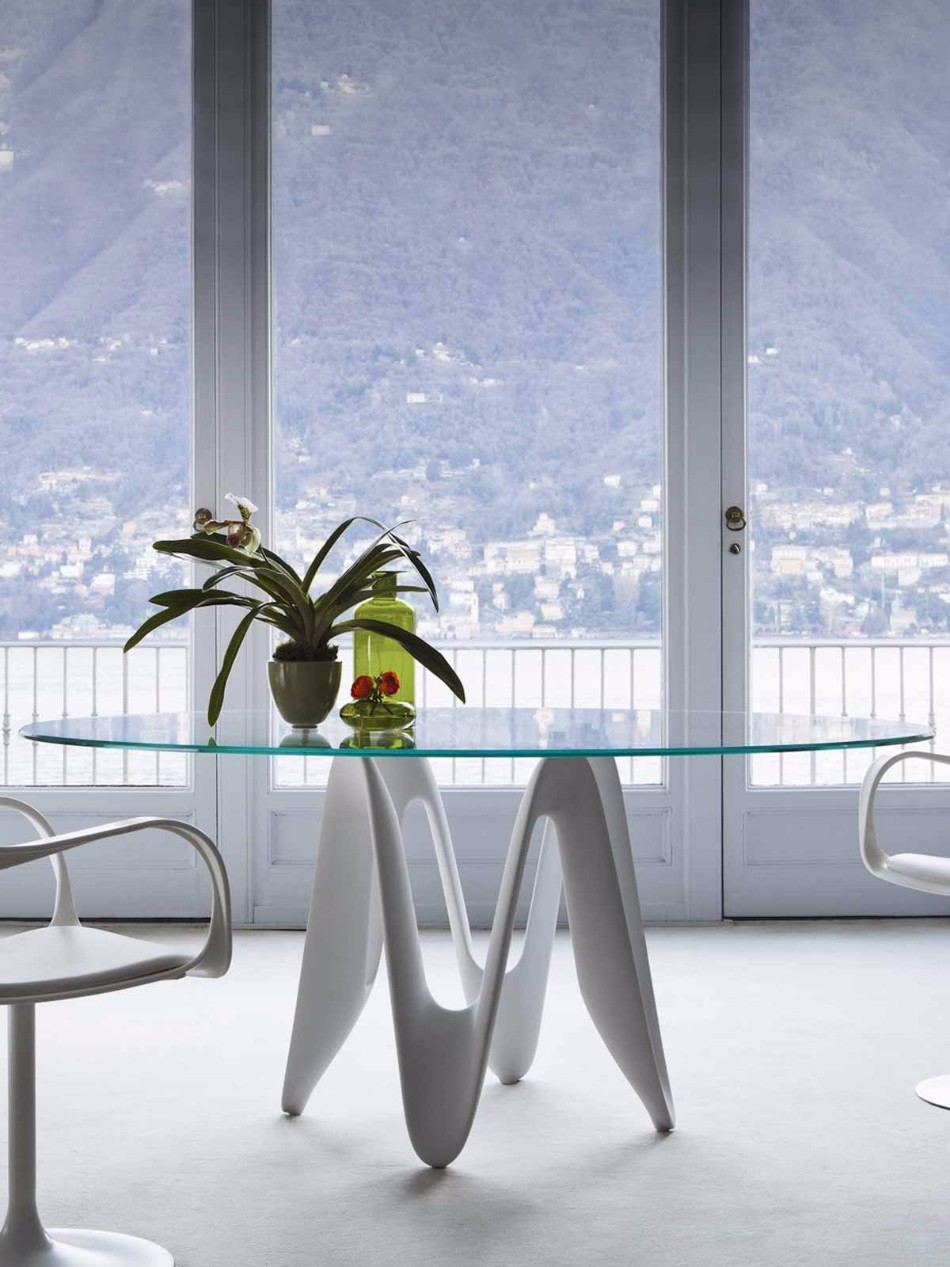 10 Glass Modern Dining Tables | www.bocadolobo.com #glasstables #diningtables #diningroom #thediningroom #diningarea #diningareadesign #luxuryinteriors #luxurybrands #luxury #glass @moderndiningtables