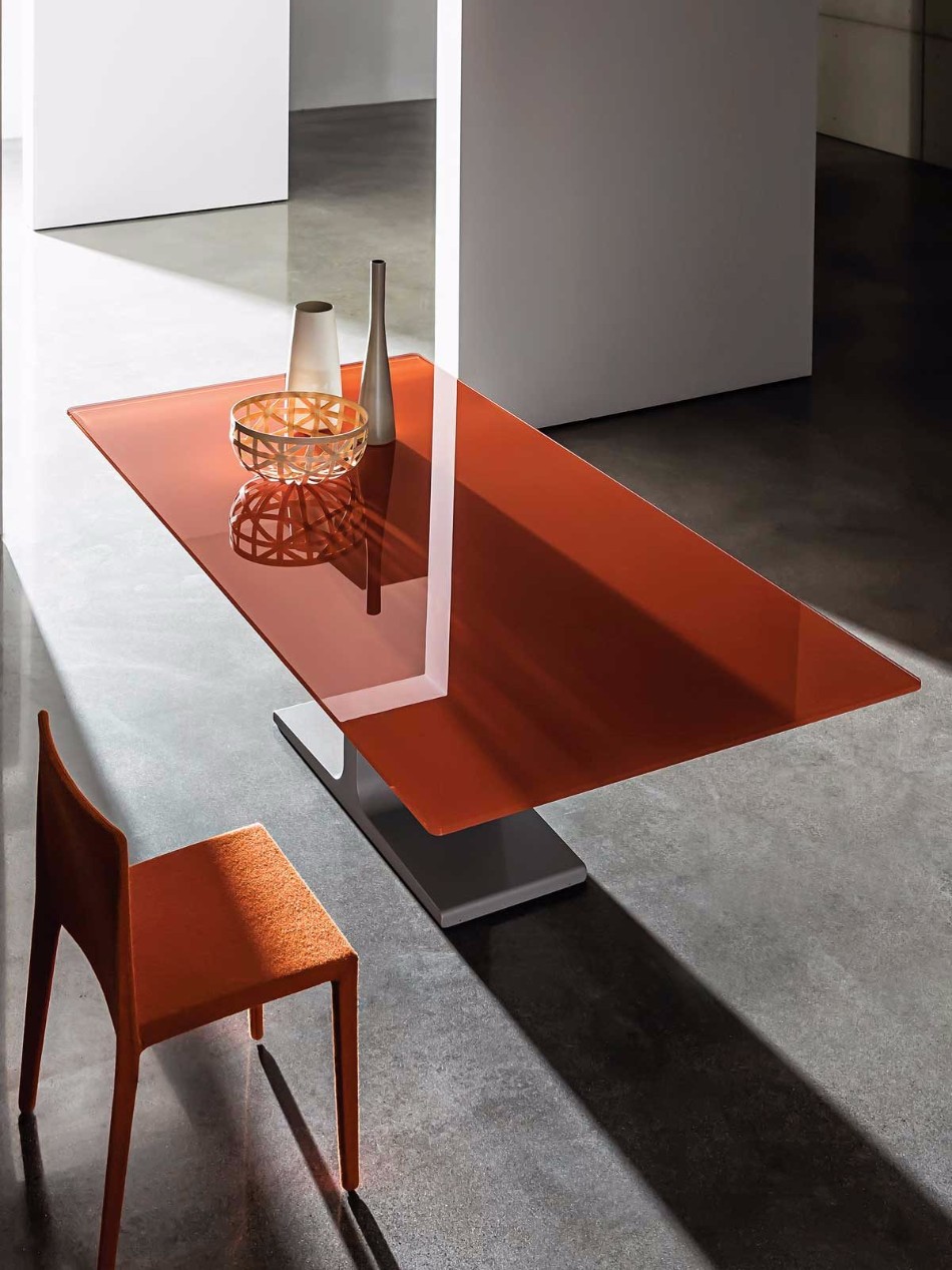 10 Glass Dining Tables | www.bocadolobo.com #glasstables #diningtables #diningroom #thediningroom #diningarea #diningareadesign #luxuryinteriors #luxurybrands #luxury #glass @moderndiningtables