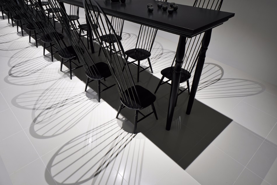 Amazing Optical Illusion Table In Japan | www.bocadolobo.com #moderndiningtables #diningroom #thediningroom #art #diningarea #diningareadesign #luxurybrands #luxuryworld #creative @moderndiningtables