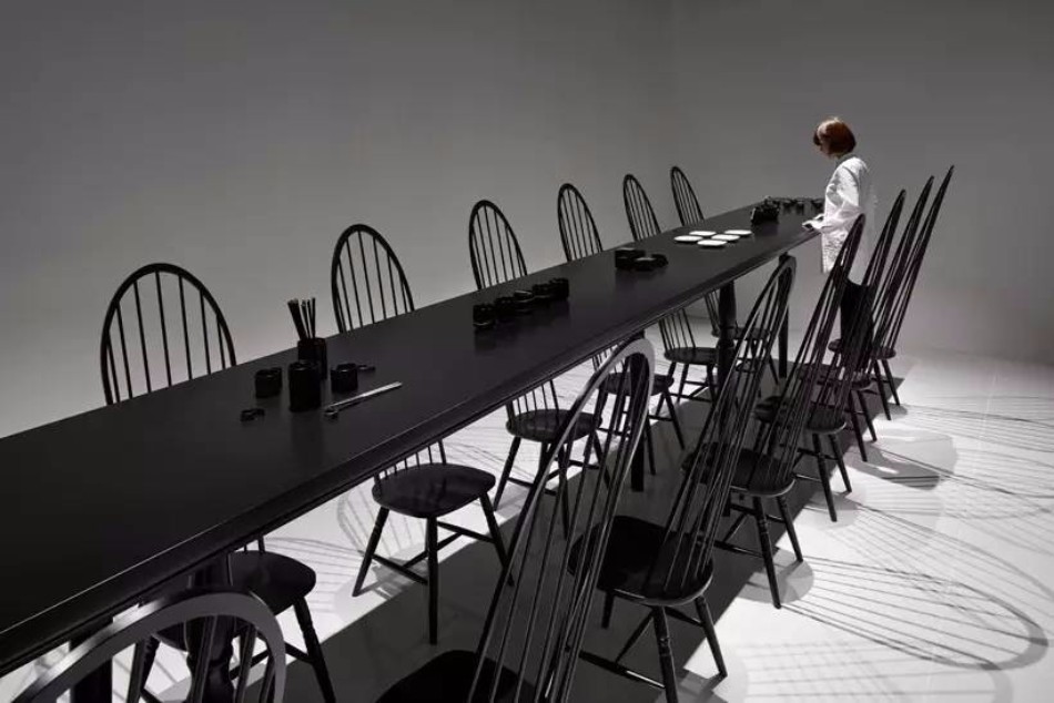 Amazing Optical Illusion Table In Japan | www.bocadolobo.com #diningroom #thediningroom #art #diningarea #diningareadesign #luxurybrands #luxuryworld #creative @moderndiningtables