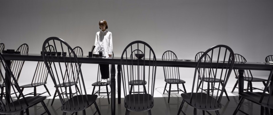 Amazing Optical Illusion Table In Japan | www.bocadolobo.com #moderndiningtables #diningroom #thediningroom #art #diningarea #diningareadesign #luxurybrands #luxuryworld #creative @moderndiningtables