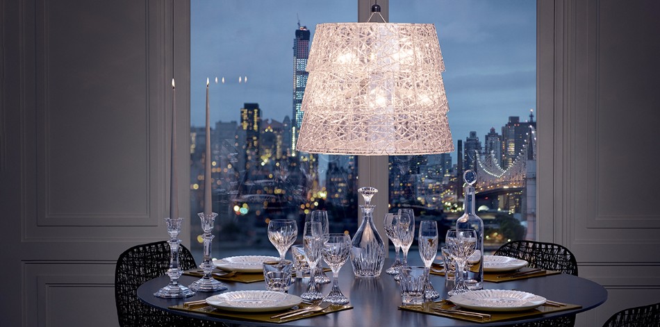 Baccarat Décor Ideas Make The Most Beautiful Dining Tables | www.bocadolobo.com #moderndiningtables #diningtables #diningroom #thediningroom #diningarea #decorideas #luxury #luxurious #luxurydiningroom #luxurybrands #famousbrands #italianbrands @moderndiningtables