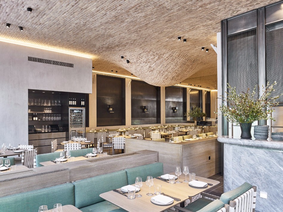 A Luxury Restaurant With The Most Creative Walls and Ceiling | www.bocadolobo.com #luxuryrestaurant #restaurant #architecture #exclusivedesign #interiordesign #moderndiningtables #diningtables #diningarea #diningroom #thediningroom #roomdesign #diningroomdesign #diningareadesign @moderndiningtables