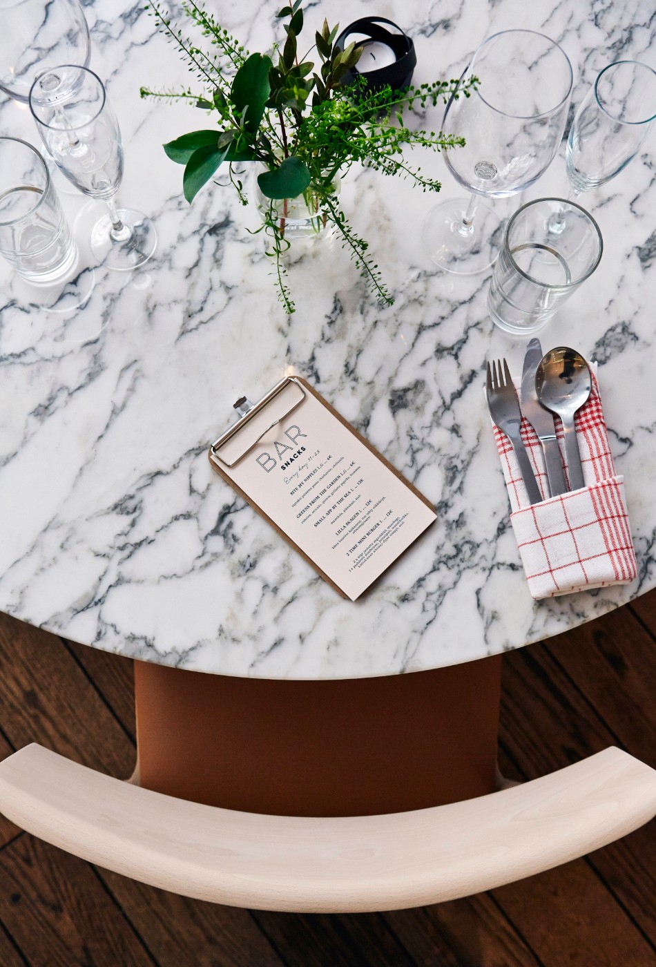 This Luxury Restaurant Design is Inspired by 1940s Kiosks | www.bocadolobo.com #restaurants #luxuryrestaurants #diningroom #diningarea #thediningroom #moderndiningtables #diningtables #tables #roomdesign #interiordesign #exclusivedesign #luxury @moderndiningtables