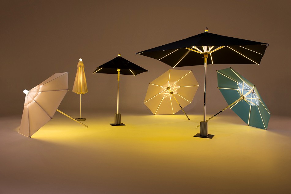 The Illuminated Parasol You’ll Need in Your Outdoor Dining Room | www.bocadolobo.com #diningroom #diningarea #thediningroom #outdoor #outdoordinner #diningtables #moderndiningtables #luxurybrands #exclusivedesign @moderndiningtables
