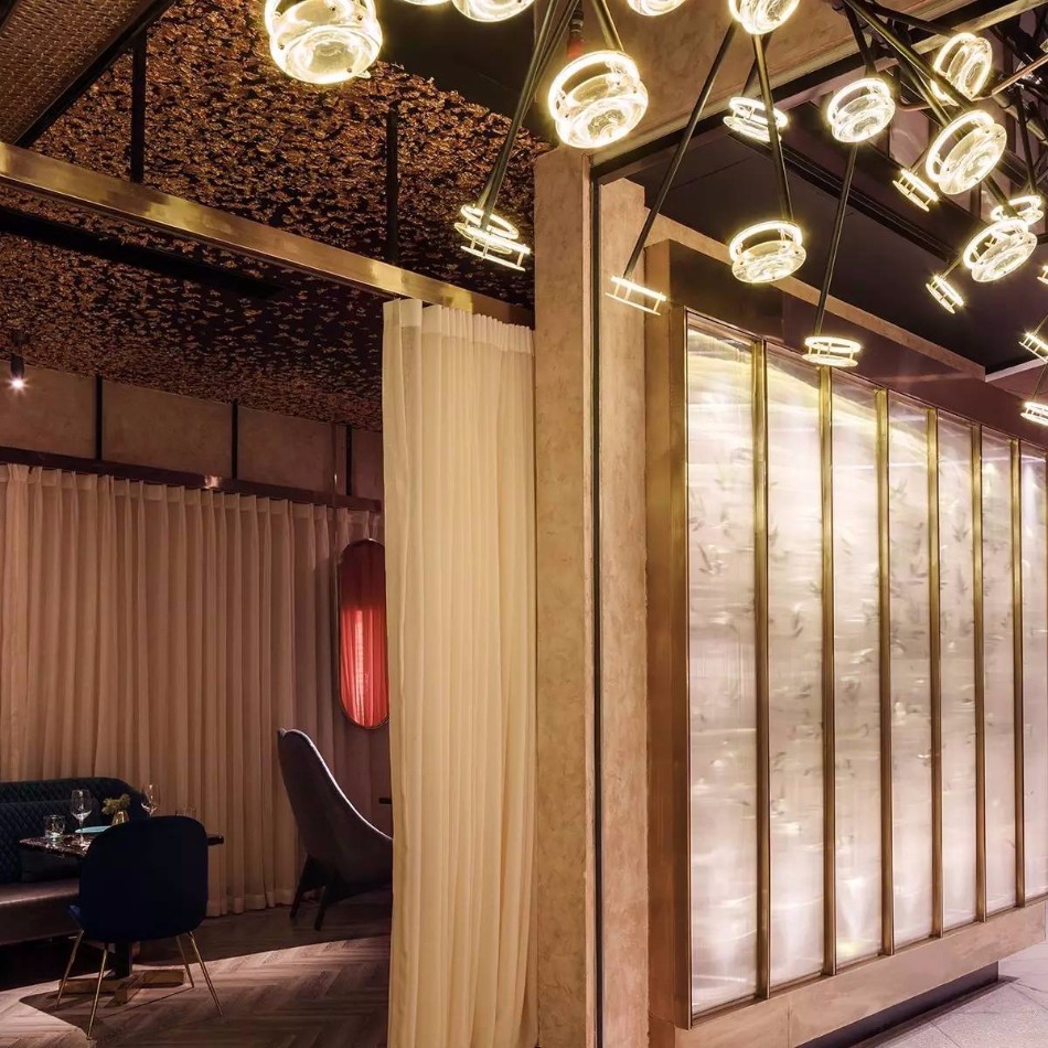 The Magnificent Dining Area Décor of Vida Luxury Restaurant | www.bocadolobo.com #moderndiningtables #dinintables #diningroom #diningarea #thediningroom #restaurants #luxuryrestaurants #luxurybrands @moderndiningtables