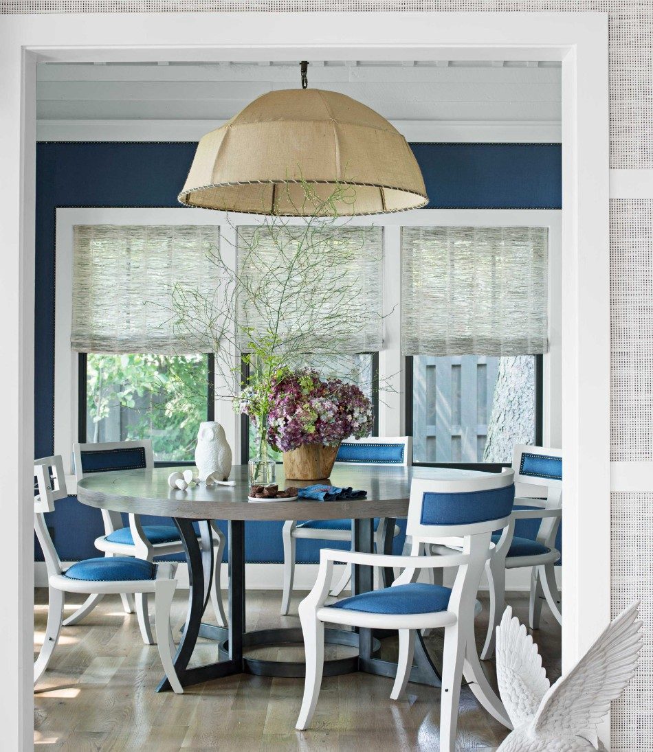 How to Choose Your Dining Room Color for 2018 | www.bocadolobo.com #moderndiningtables #diningroom #thediningroom #diningarea #diningdesign #roomdesign #colours #roomcolors @moderndiningtables