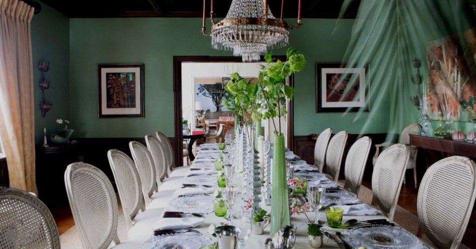 How to Choose Your Dining Room Color for 2018 | www.bocadolobo.com #moderndiningtables #diningroom #thediningroom #diningarea #diningdesign #roomdesign #colours #roomcolors @moderndiningtables