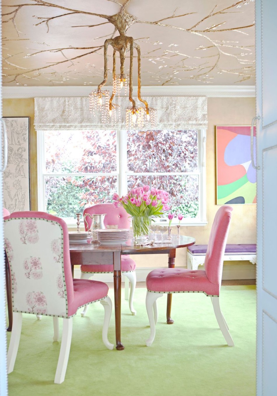 10 Different Ways to Make A Statement in Your Dining Area | www.bocadolo.com #diningroom #diningarea #statementpieces #interiordesign #exclusivedesign #moderndiningtables @moderndiningtables