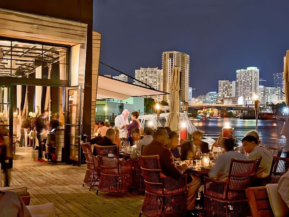 5 Luxury Restaurants With Stunning Views in Miami | www.bocadolobo.com #diningroom #diningarea #restaurants #luxuryrestaurants #miami @moderndiningtables