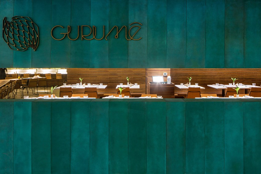 Sushi Bar: Modern dining tables in Rio de Janeiro
