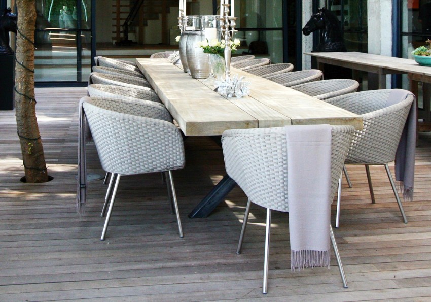 10 Elegant Outdoor Dining Areas To Inspire You This Summer