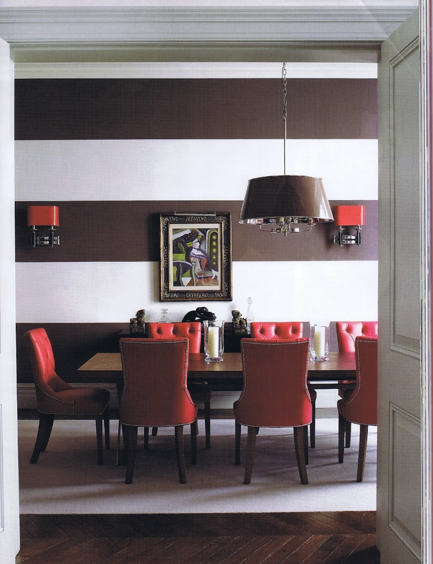 Dark Walls That Add Coziness to Any Dining Area